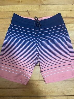 Old Navy California Men’s Swim Trunks Size 34 Pink Striped Swim Stretch